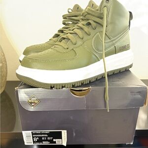 Nike Men’s Olive Green High-Top GORE-TEX Sneakers with White Midsole